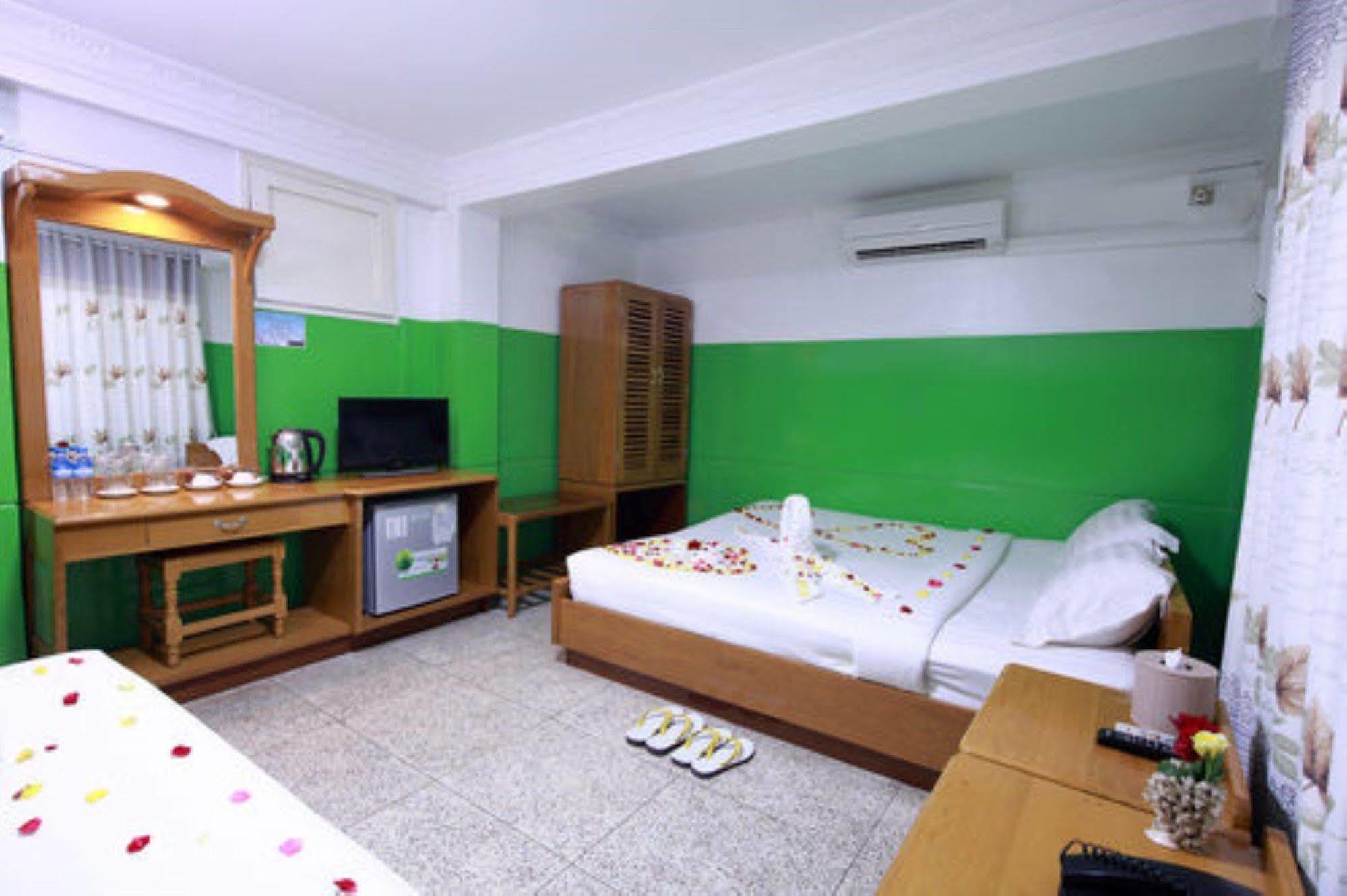 Hotel Venus Mandalay Ngoại thất bức ảnh
